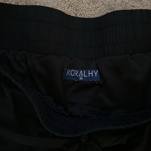Black running shorts - Picture 2 of 8